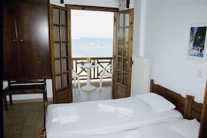 Apartment, Sea View | In-room safe, free cots/infant beds, free WiFi, bed sheets