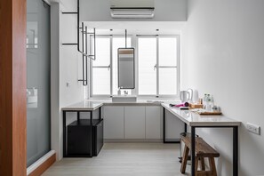 华丽双人房 | 羽绒被、特色装修、特色家居、办公桌