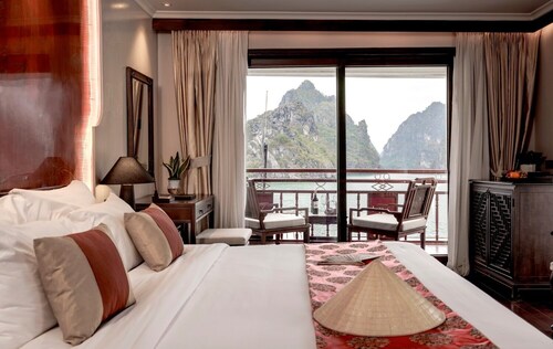 Heritage Line Violet cruise – Ha Long Bay & Lan Ha Bay 