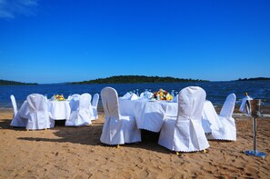 On the beach, motor boating, fishing - Speke Resort & Conference Centre (Kampala)