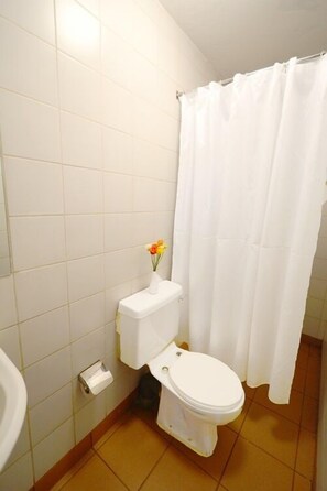 Bathroom - Tourist Hotel (Kampala)