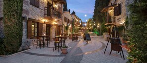 2 restaurants servant le dîner, spécialités Cuisine internationale
