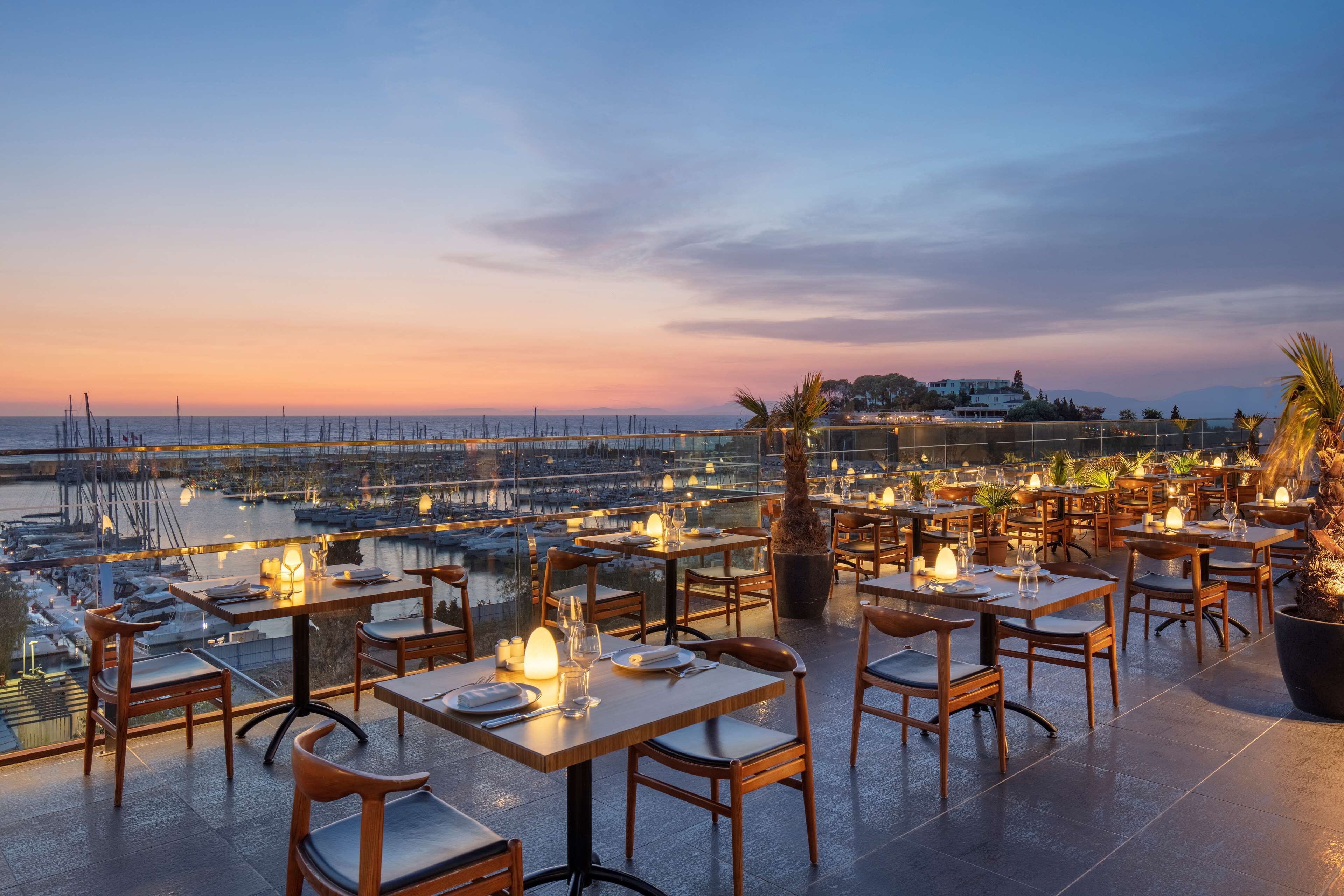 2 restauranter, middag serveres, internasjonale retter