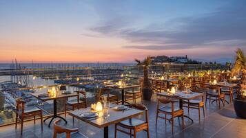 2 restauranter, middag serveres, internasjonale retter