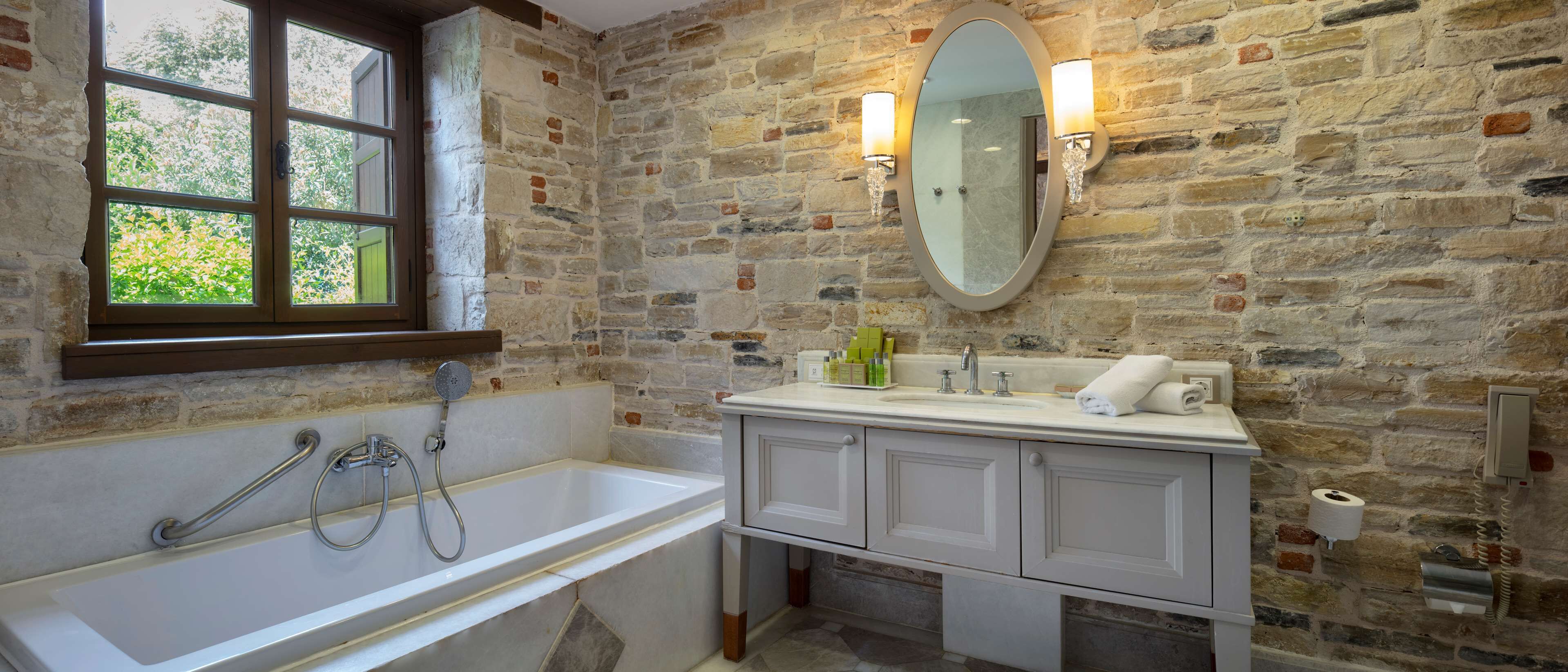 cottage, 1 king bed (private garden) | minibar, in-room safe, desk, free cots/infant beds