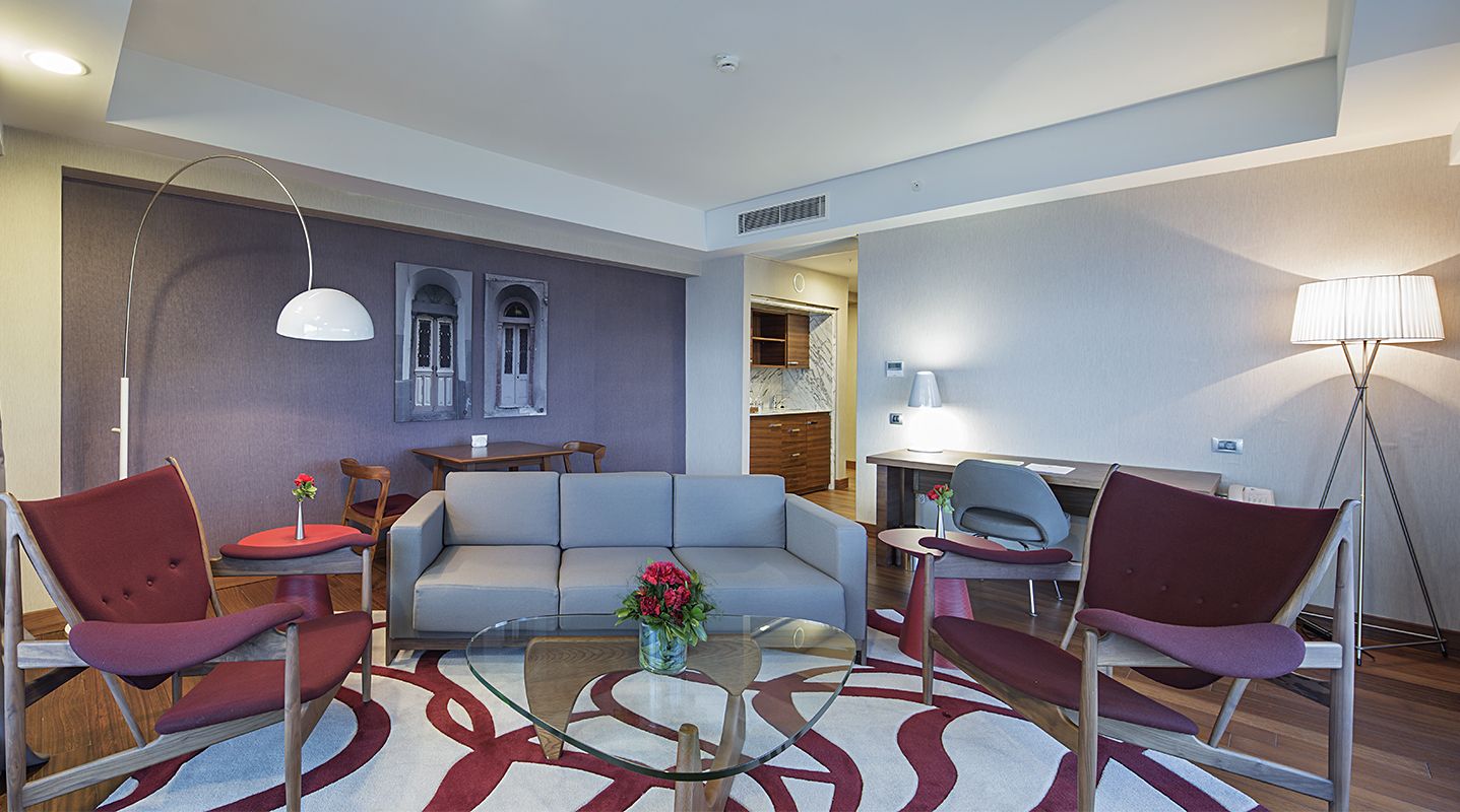 suite, 1 king bed, marina view | living room | flat-screen tv