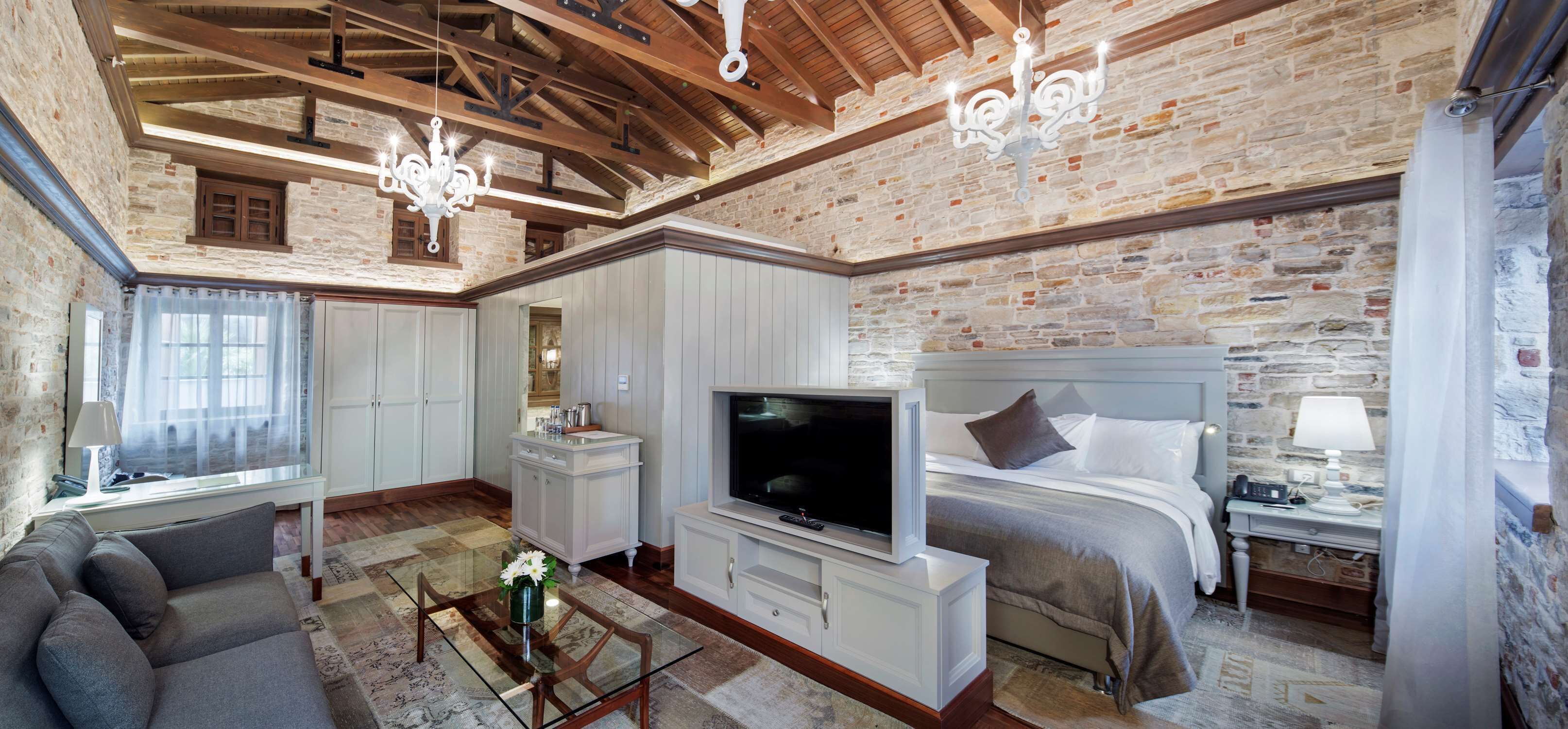 cottage, 1 king bed (private garden) | minibar, in-room safe, desk, free cots/infant beds