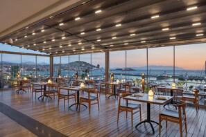 2 restaurants servant le dîner, spécialités Cuisine internationale