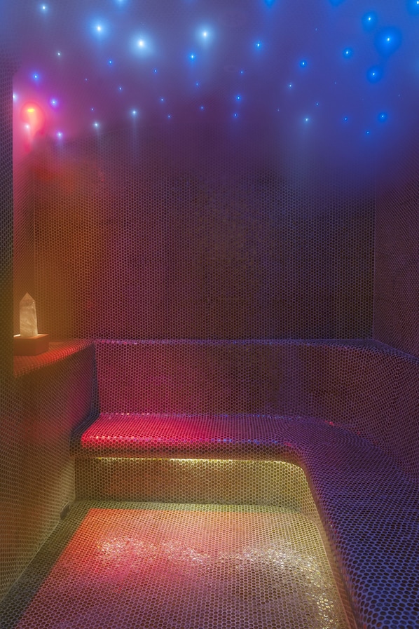 Couples treatment rooms, sauna, steam room, aromatherapy, facials
