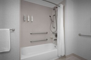 Hydromassage showerhead, free toiletries, hair dryer, towels