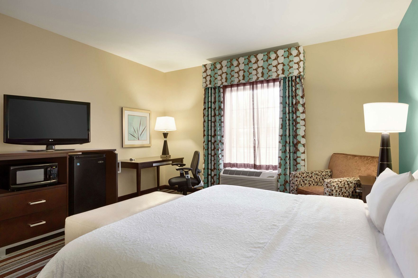 Hypo-allergenic bedding, in-room safe, desk, laptop workspace