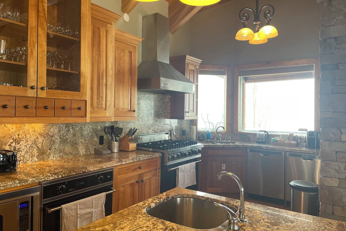 fridge, microwave, coffee/tea maker