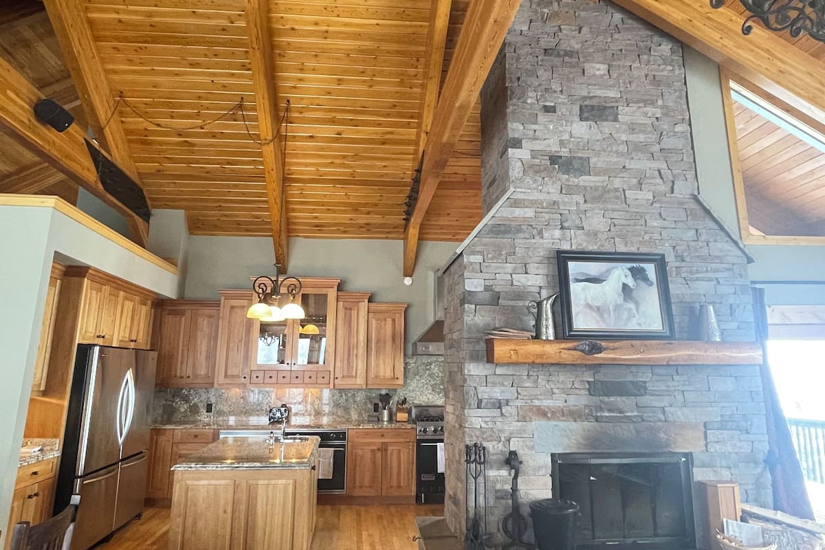 fridge, microwave, coffee/tea maker