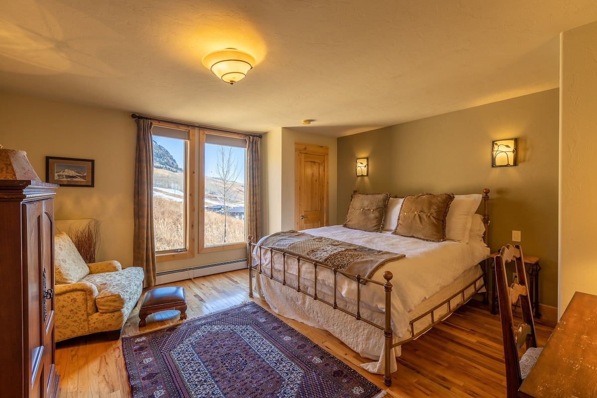 Premium Room (Not Pet Friendly and No Elevator) | Premium bedding, down comforters, blackout drapes, iron/ironing board