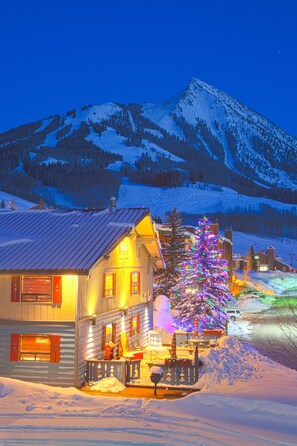 Front of property - evening/night - Nordic Inn (Crested Butte)