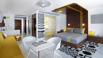 2 Nights Stay Package @Studio 1 King Bed - Free 1 x 60 Mins Balinese Massage & Sunset Cocktail for 2 | Restaurante | Se sirven desayunos y cocina internacional; con vista a la alberca