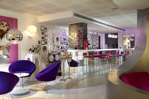 2 bars/lounges, rooftop bar, cocktail bar