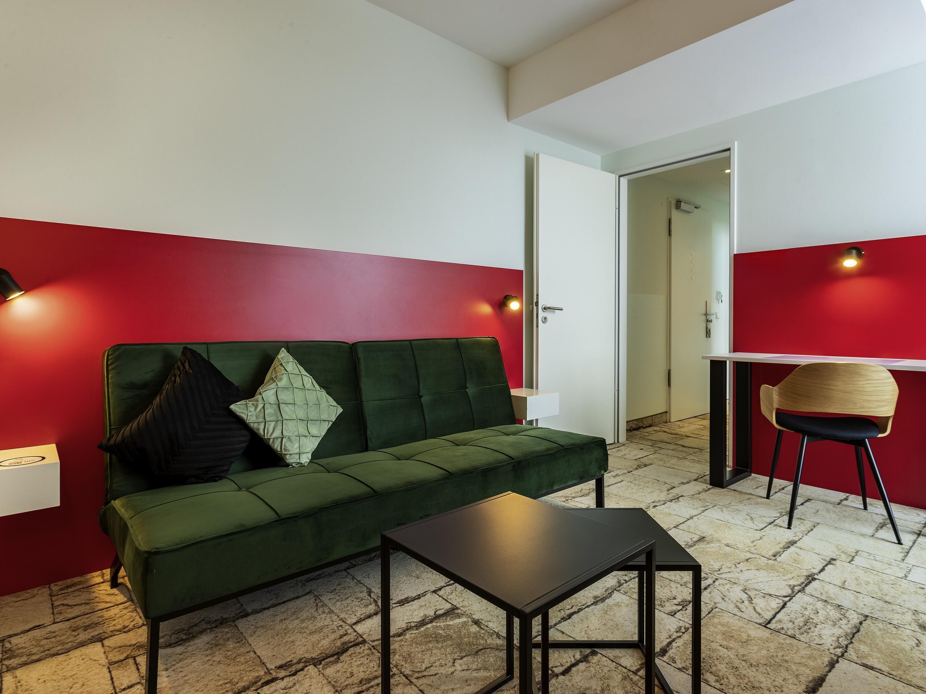 comfort suite, 1 double bed | 1 bedroom, individually decorated, desk, soundproofing