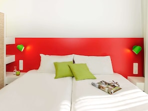 1 Schlafzimmer, individuell dekoriert, Schreibtisch