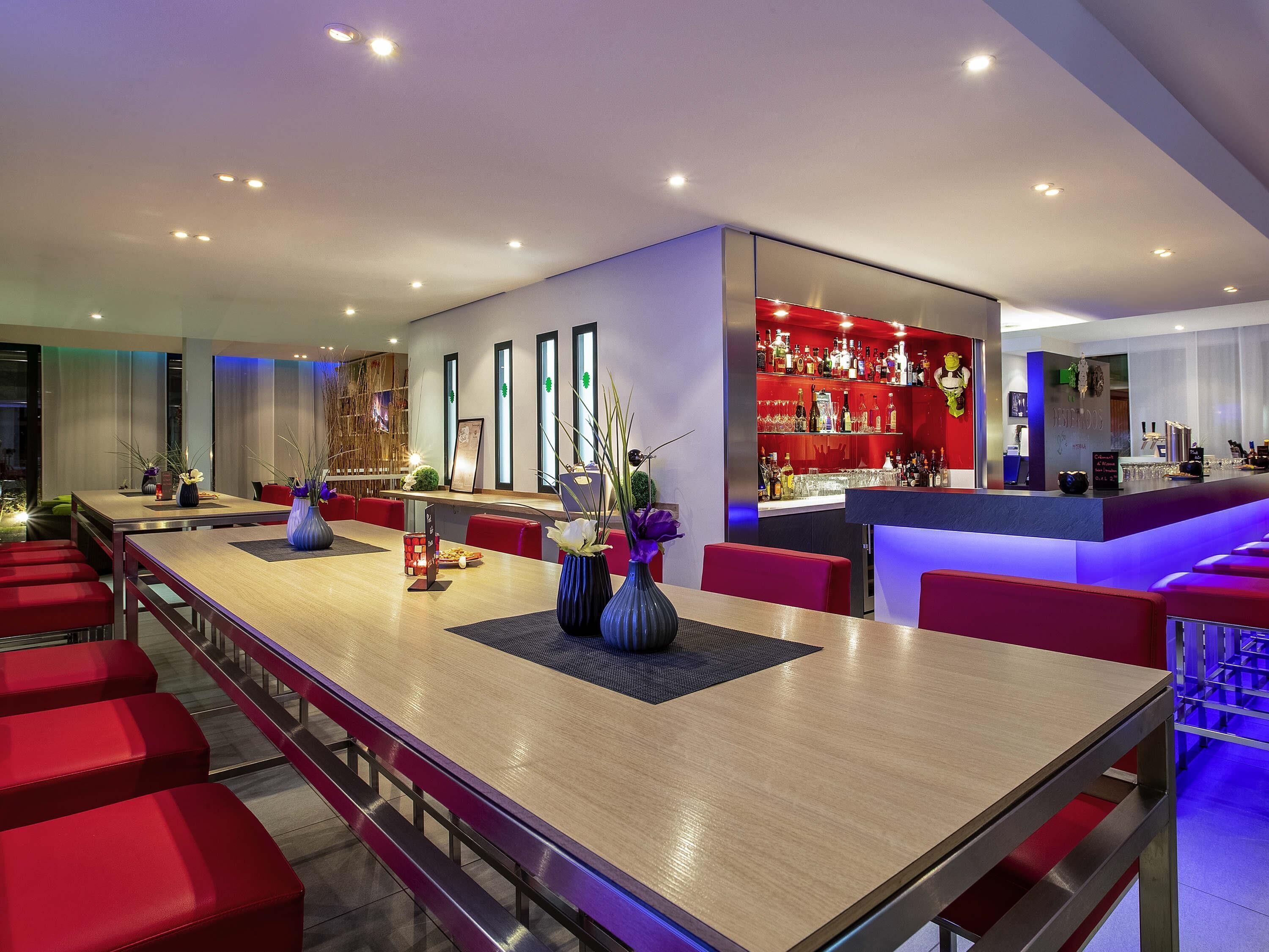 Al fresco dining, open daily