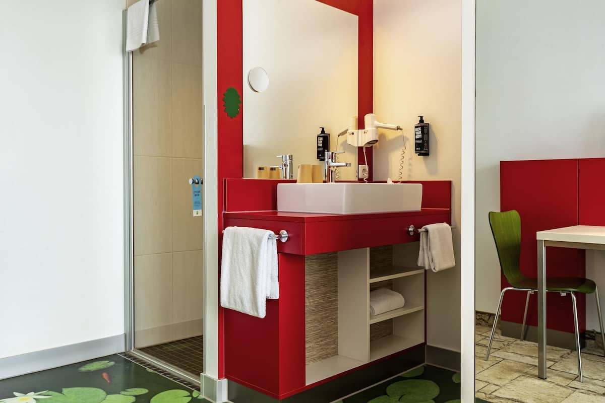 1 bedroom, individually decorated, desk, soundproofing