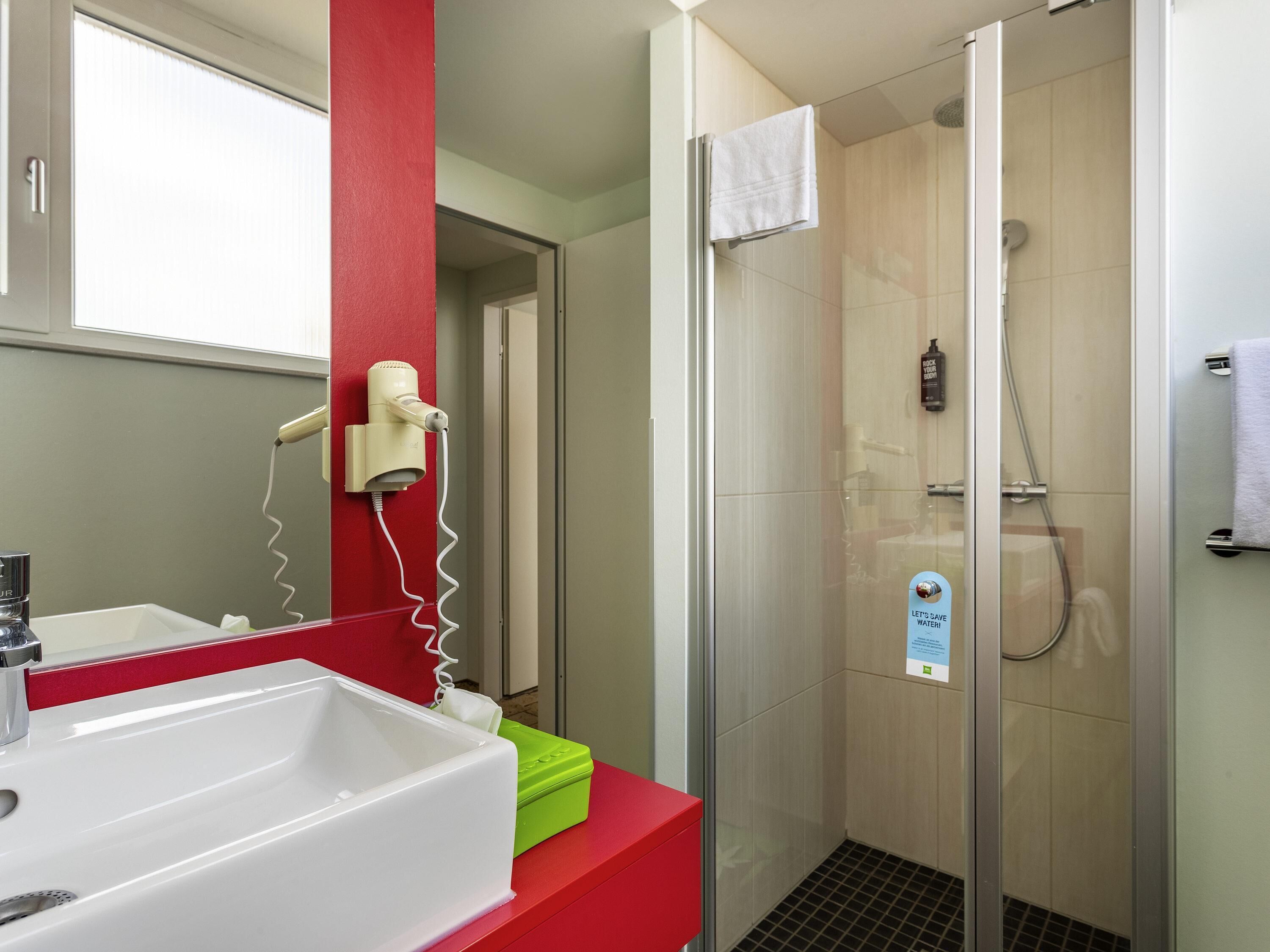 comfort suite, 1 double bed | 1 bedroom, individually decorated, desk, soundproofing