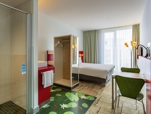 Comfort kamer, 1 tweepersoonsbed (All Comfort) | Individueel gedecoreerd, een bureau, geluiddichte muren