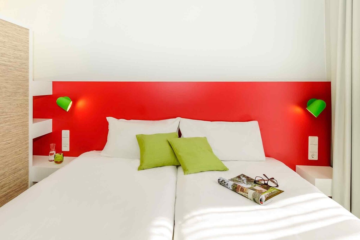 Habitación Confort con 2 camas individuales, 2 camas individuales (All Comfort) | Escritorio, sistema de insonorización, tabla de planchar con plancha