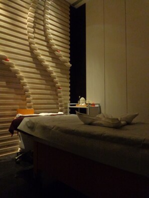 Sauna, steam room, body treatments, aromatherapy, hot stone massages