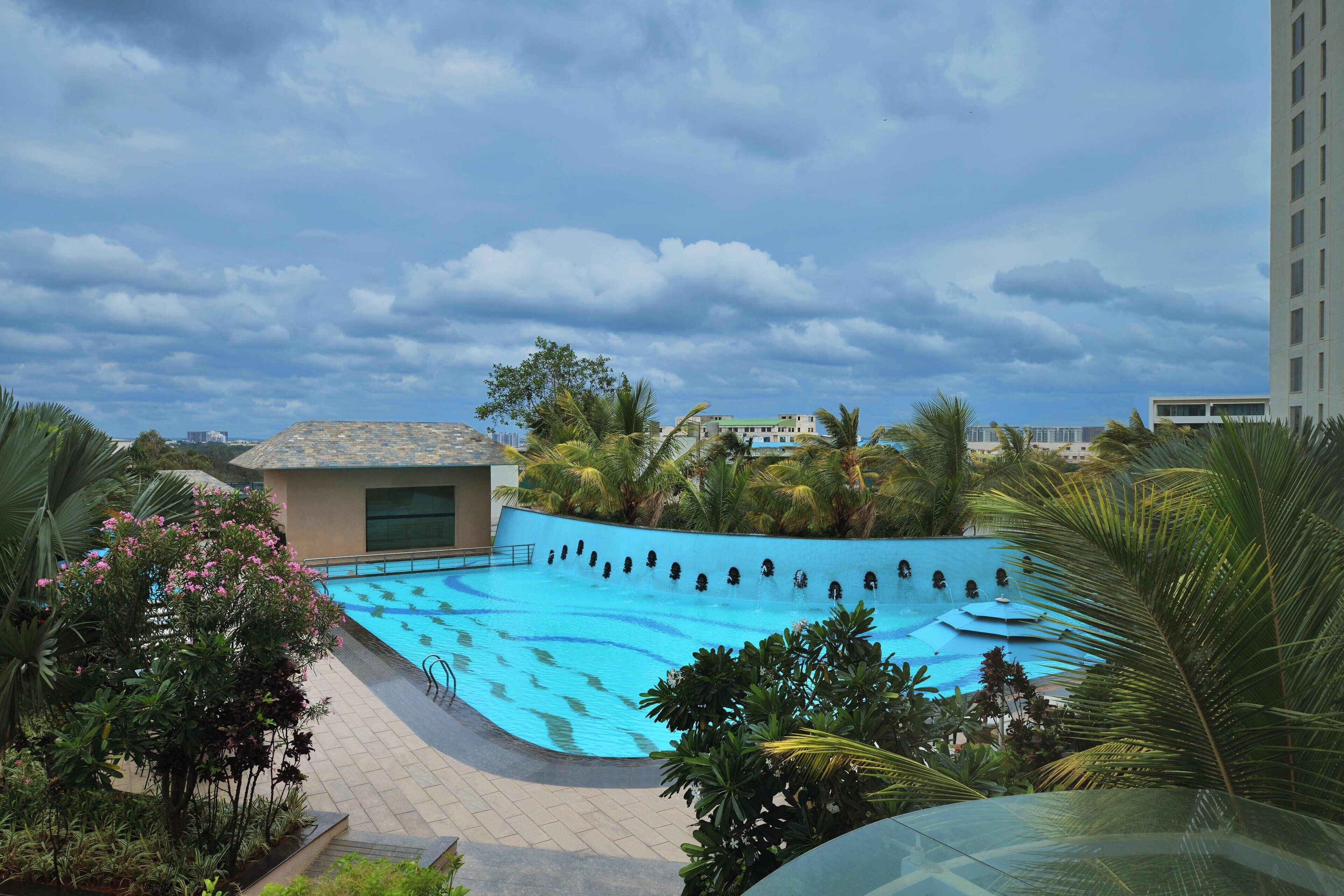 outdoor pool, open 6:00 am to 10:00 pm, pool loungers