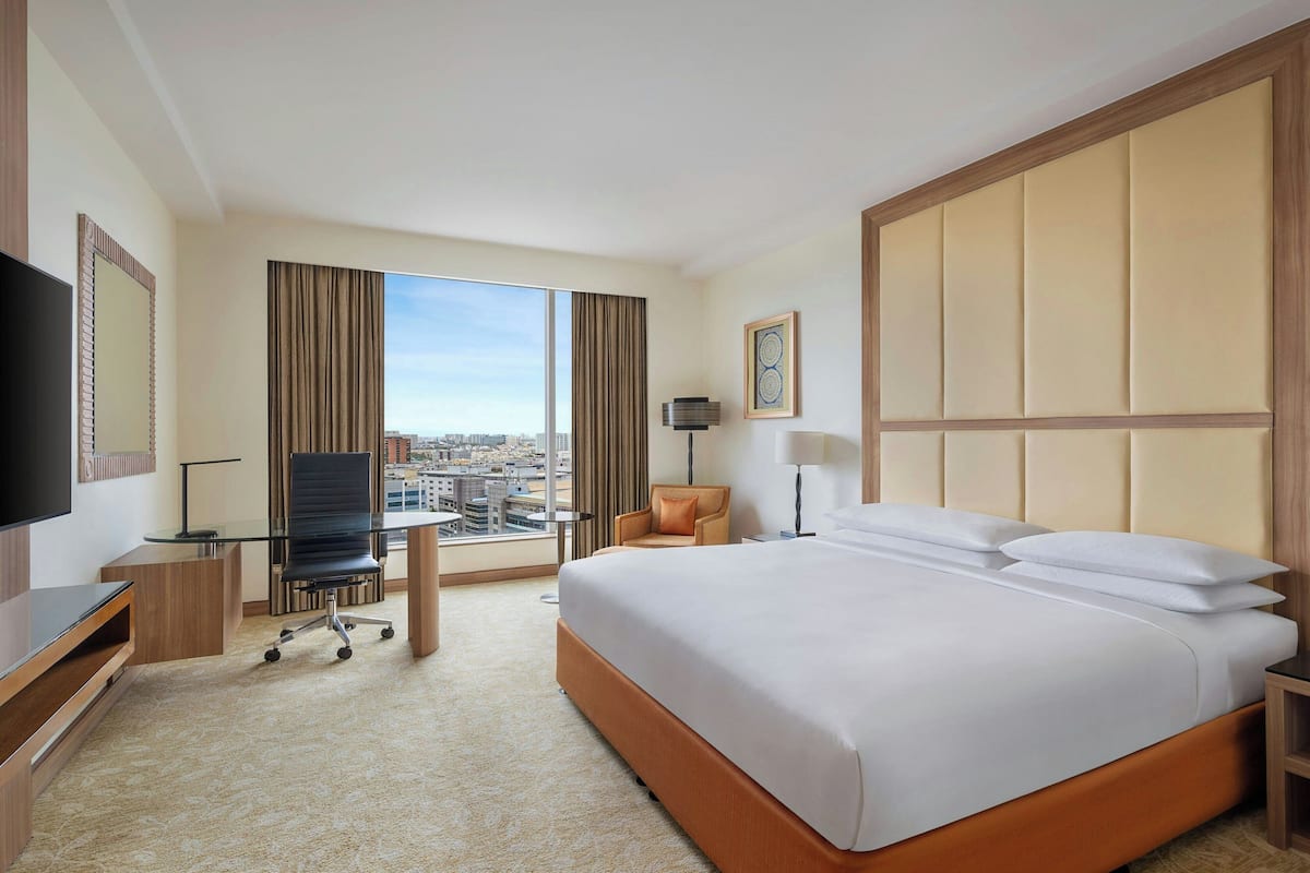 Deluxe Room, 1 Double Bed, Non Smoking | Lounge