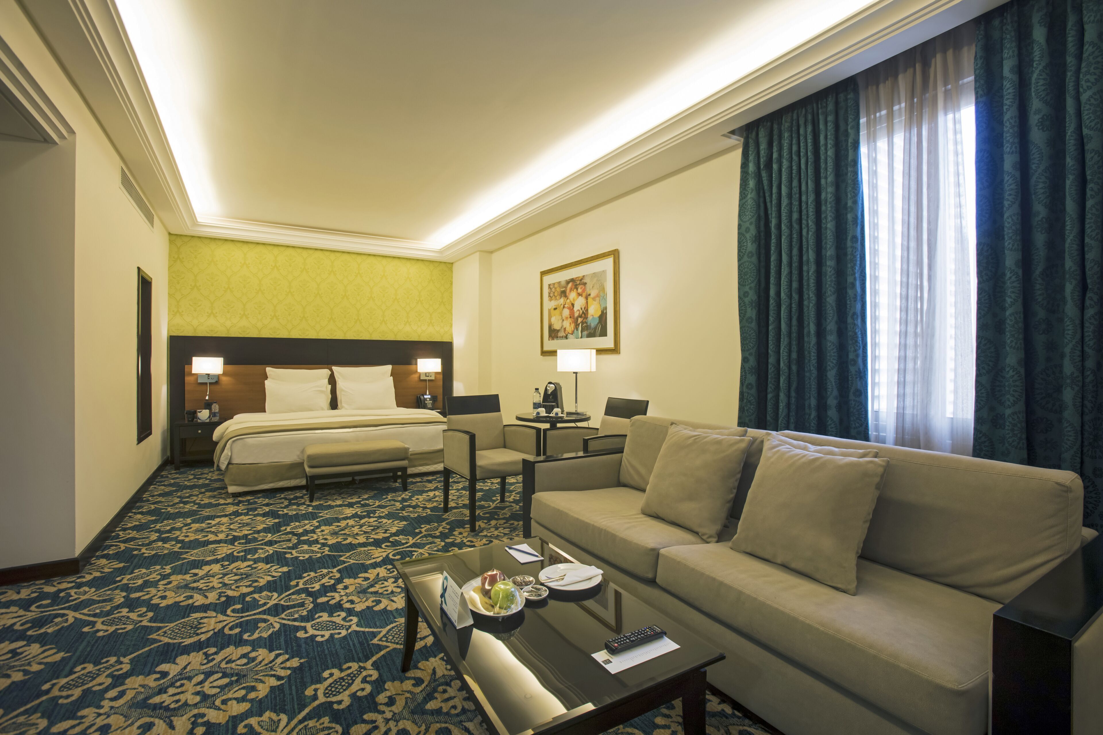 Sábanas de algodón egipcio, ropa de cama de alta calidad y minibar 