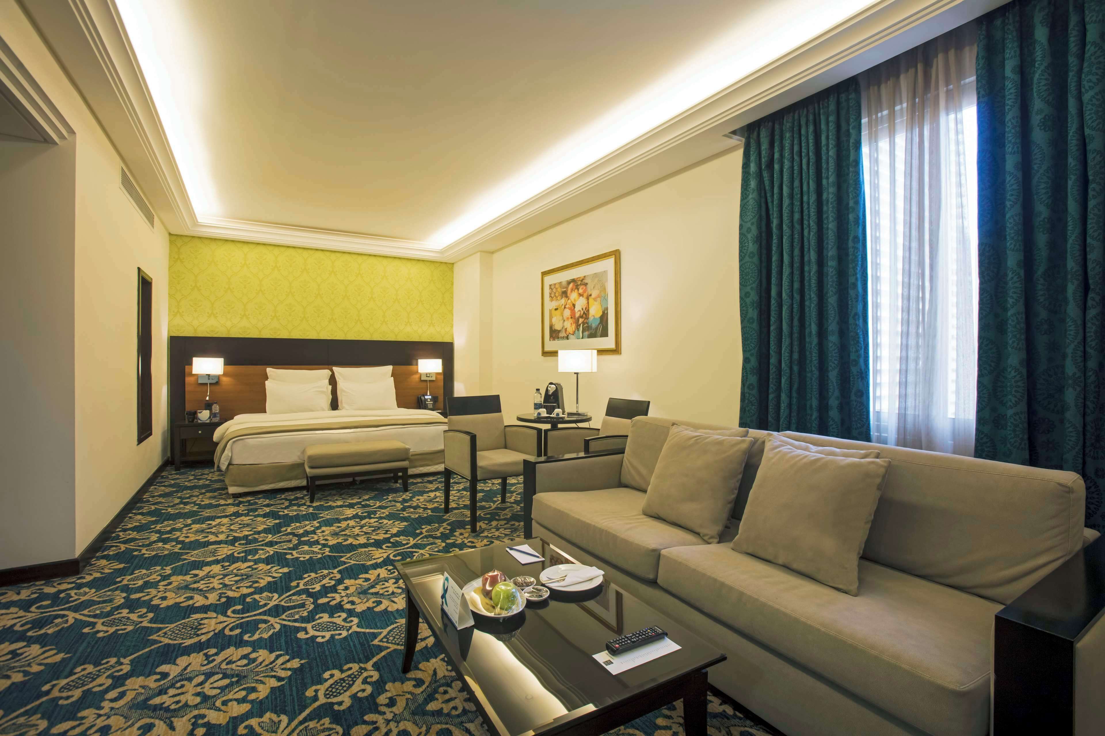executive suite | egyptian cotton sheets, premium bedding, minibar, in-room safe