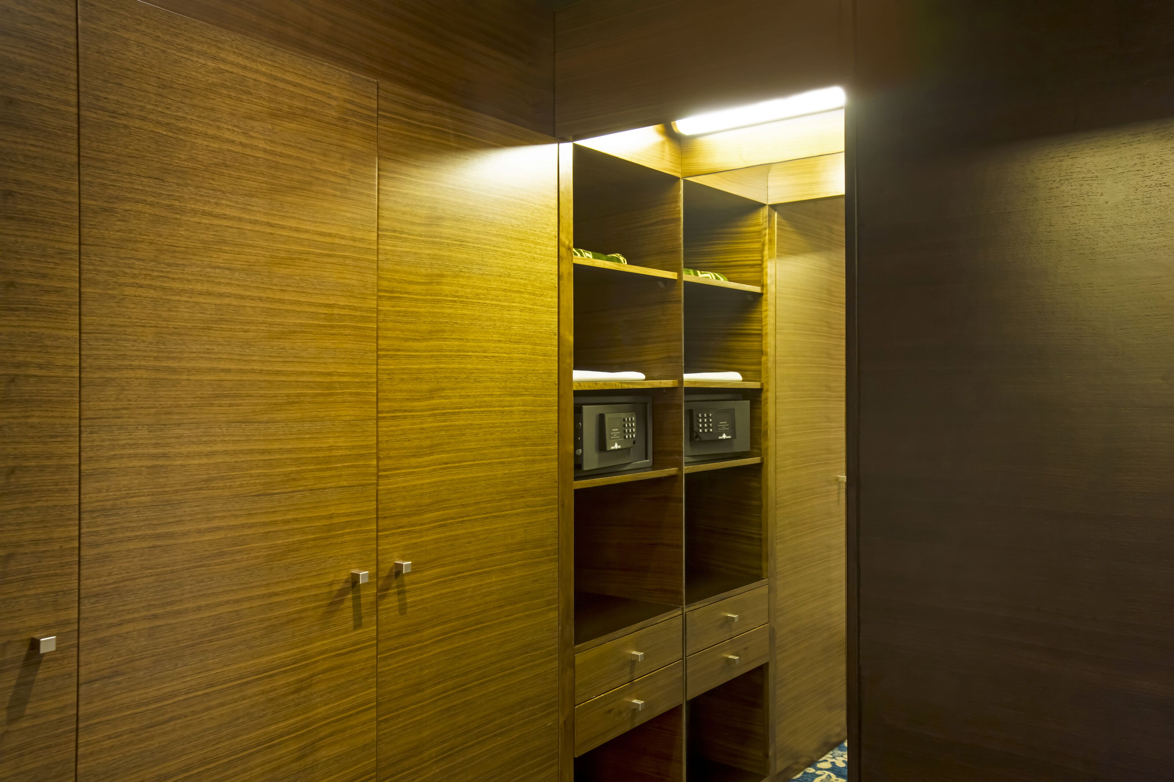 executive suite | safe