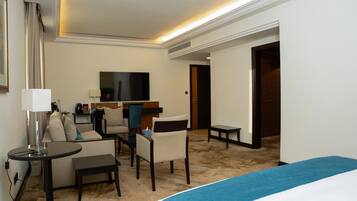 Habitación familiar | Sábanas de algodón egipcio, ropa de cama de alta calidad y minibar