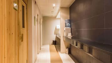 Couples treatment room(s), sauna, steam room, body treatments