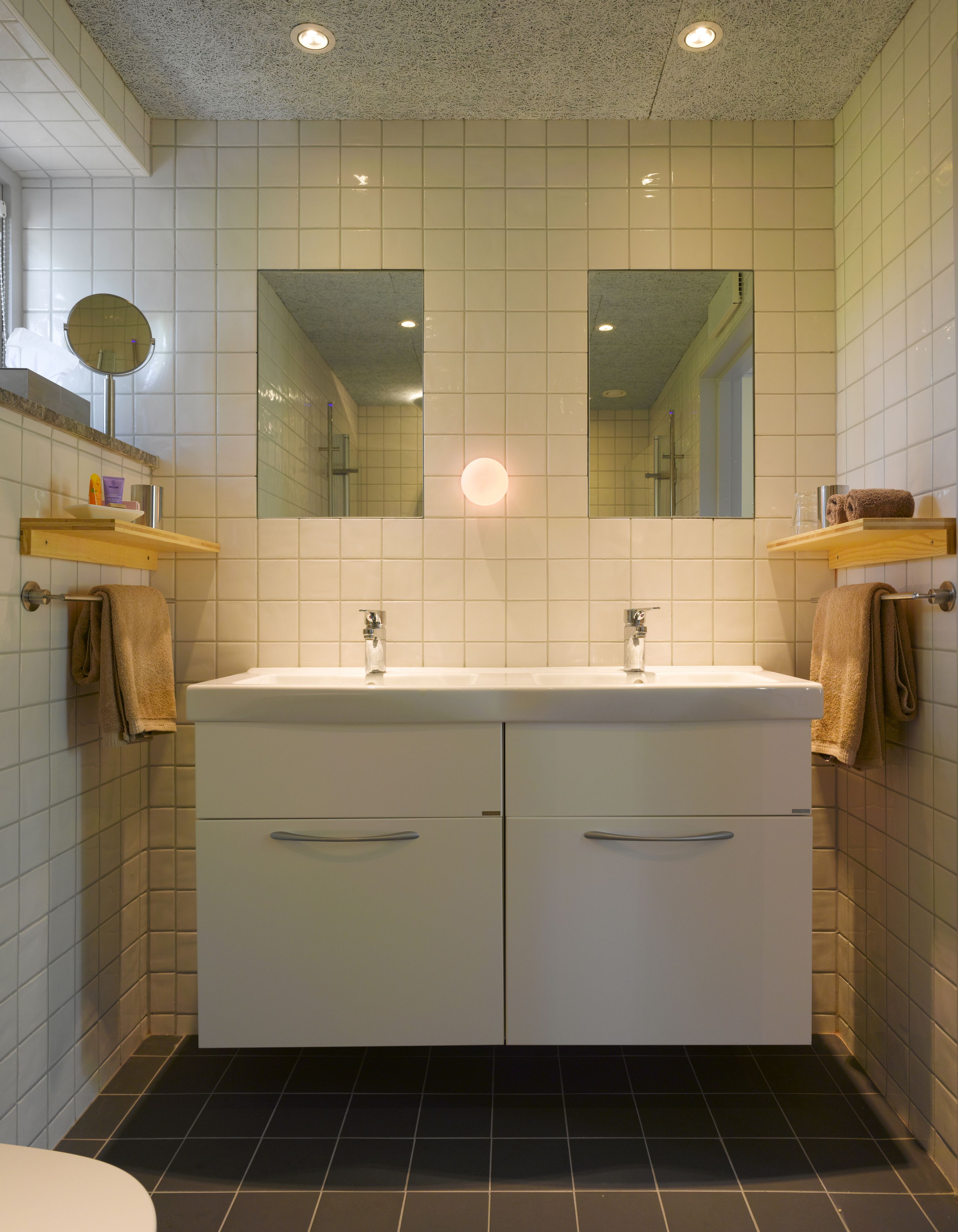 junior suite, 1 bedroom | bathroom | shower, designer toiletries, hair dryer, towels