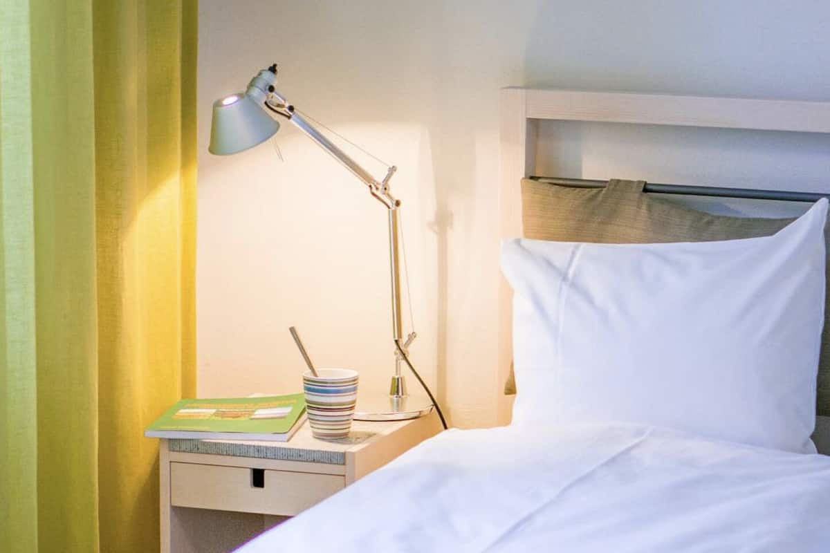 Kamar Single Khas | Pemandangan taman