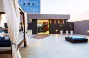 Außenpool, Liegestühle