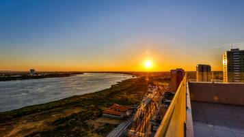 Vista para praia/oceano