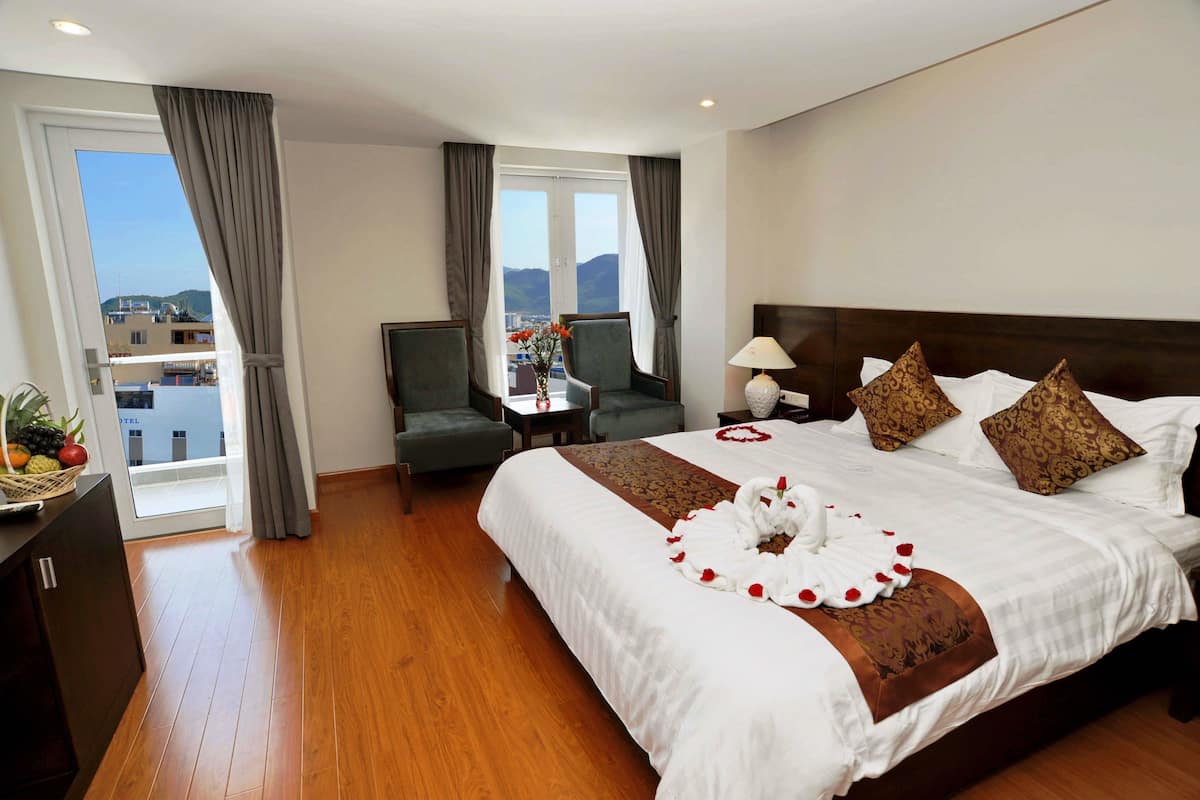 Deluxe Double City View with Balcony | Minibar, in-room safe, desk, blackout drapes