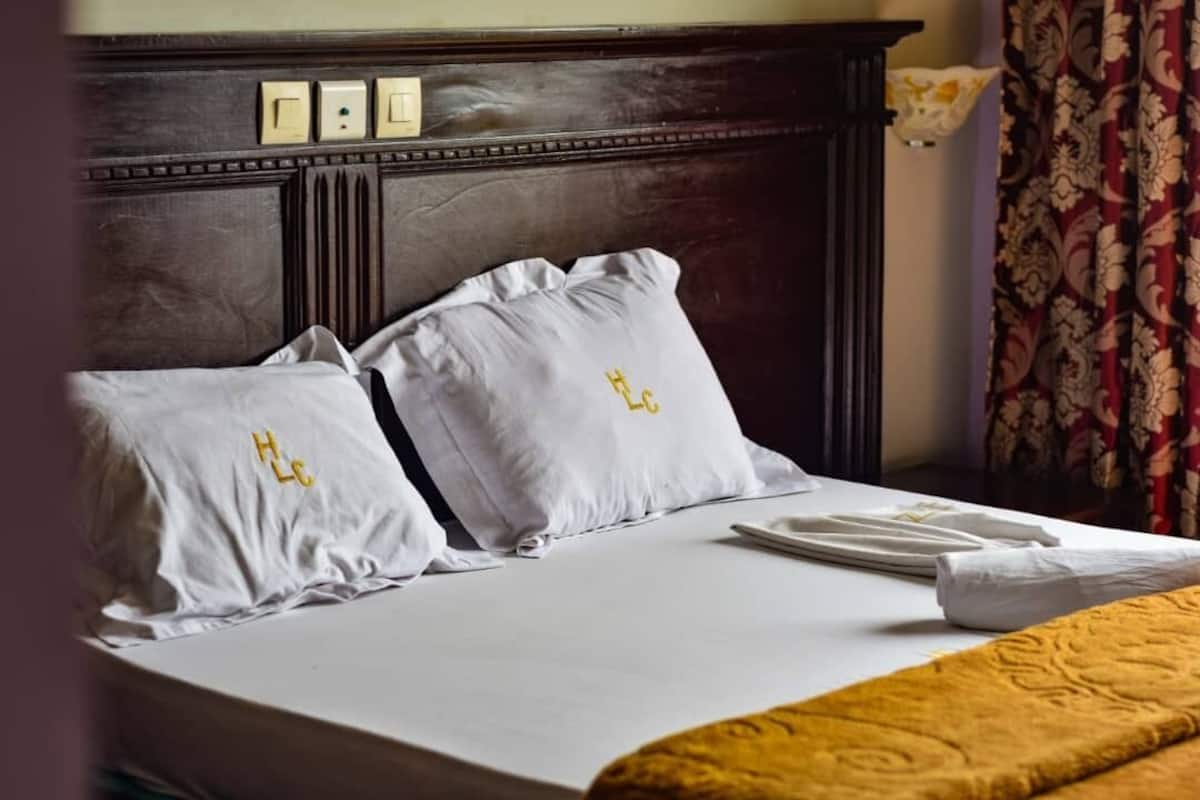 double room | individually furnished, desk, blackout curtains, free wifi