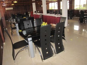 Breakfast, lunch, dinner served; Modern European cuisine  - Afrique Hotel Douala Airport (Douala)