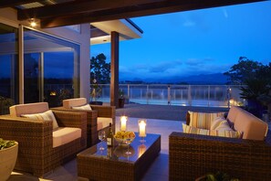 Terrace/patio - Almyra Waterfront Accommodation (Tasman)