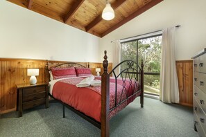 Cottage Standar, beberapa kamar, Bebas Asap Rokok, dapur (3 Bed Canopy Cottage) | Setrika/meja setrika dan seprai linen