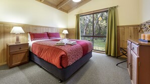Chaumière Standard, plusieurs chambres, non-fumeur, cuisine (3 Bed Villa Cottage) | Fer et planche à repasser, literie fournie