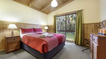 3 Bed Villa Cottage | Iron/ironing board, bed sheets