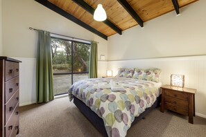 Ferny Reach Cottage | Iron/ironing board, bed sheets - Countrywide Cottages (Bambra)