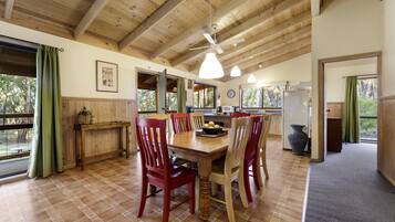 3 Bed Villa Cottage | In-room dining