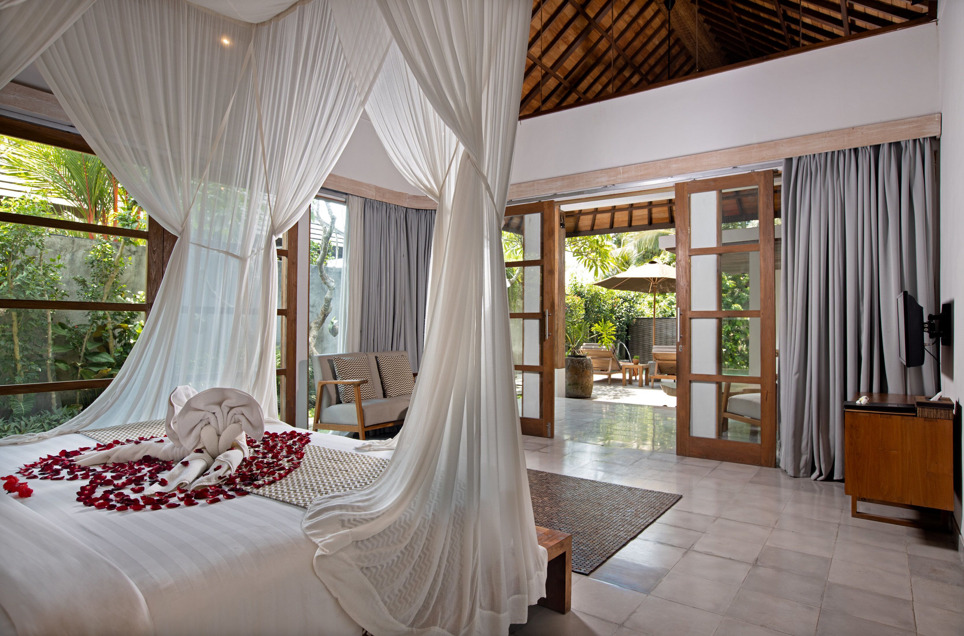 honeymoon package at one bedroom villa with private pool | minibar, in-room safe, desk, laptop workspace